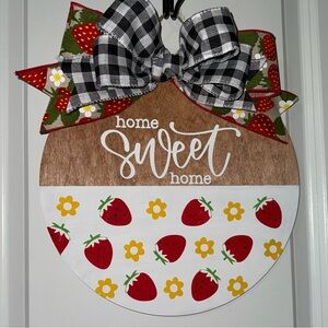 🍓 NWOT Home Sweet Home Door Hanger